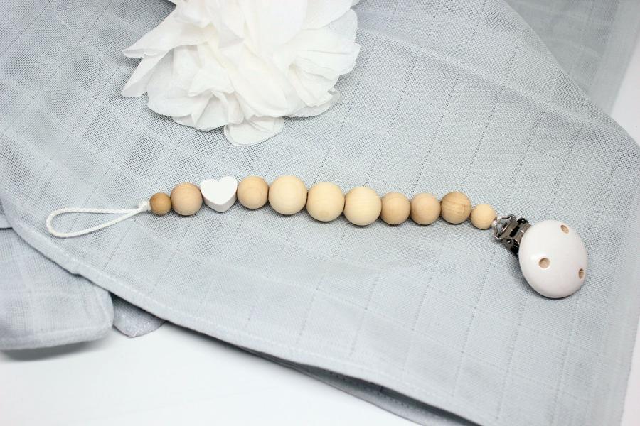 Schnullerkette Holzperlen Herz weiß