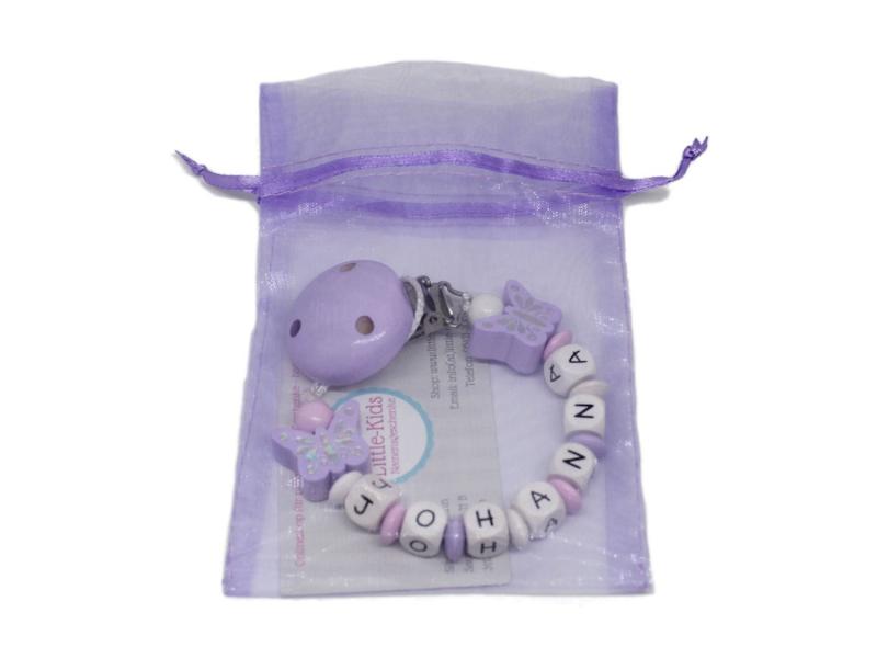 Schnullerkette mit Namen Glitzerschmetterling flieder Verpackung
