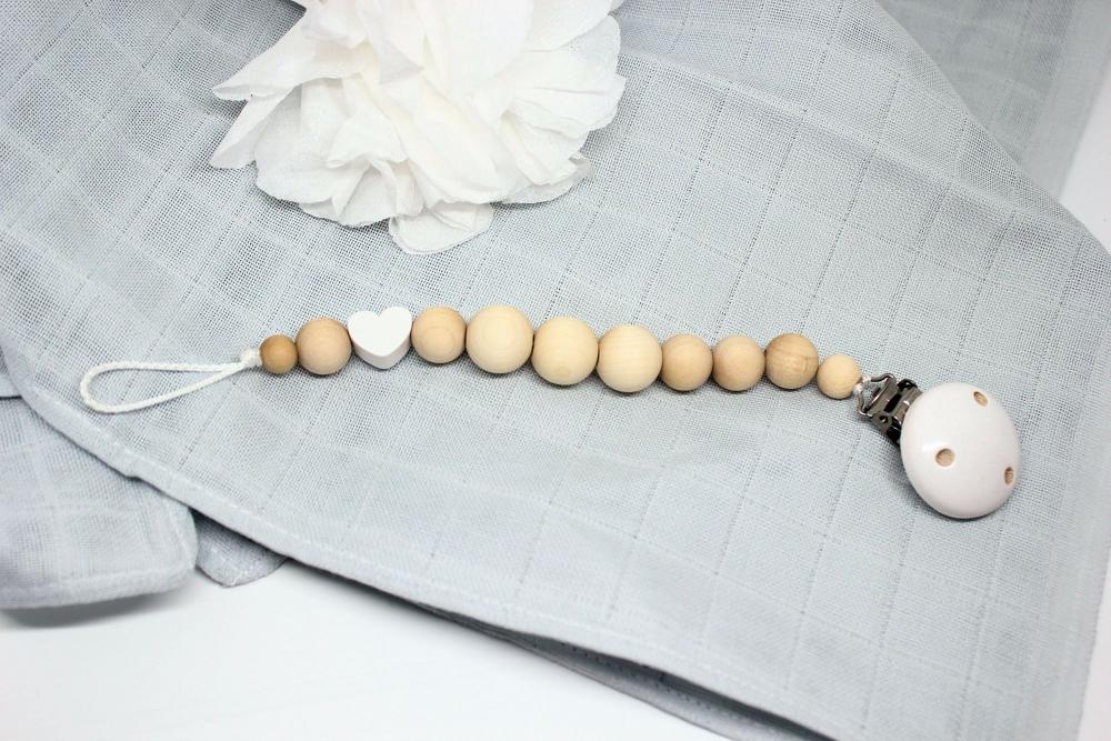 Schnullerkette Holzperlen Herz weiß